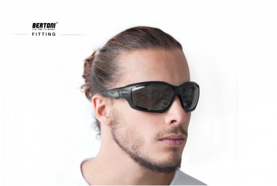 Bertoni Polarized Sunglasses Photochromic for Cycling MTB Ski Fishing Watersports Golf Running and Outdoor Activities - Windproof Wraparound Glasses P1000FTA