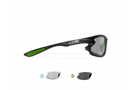 Occhiali Sport Fotocromatici Polarizzati Avvolgenti Antivento P676FTM by Bertoni - Occhiali Bici Running Moto Sci Watersports - Lente Fotocromatica Polarizzata